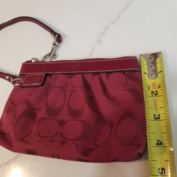 NWOT! Coach Signature C’s Burgundy Red Wristlet - Picture 8 of 12